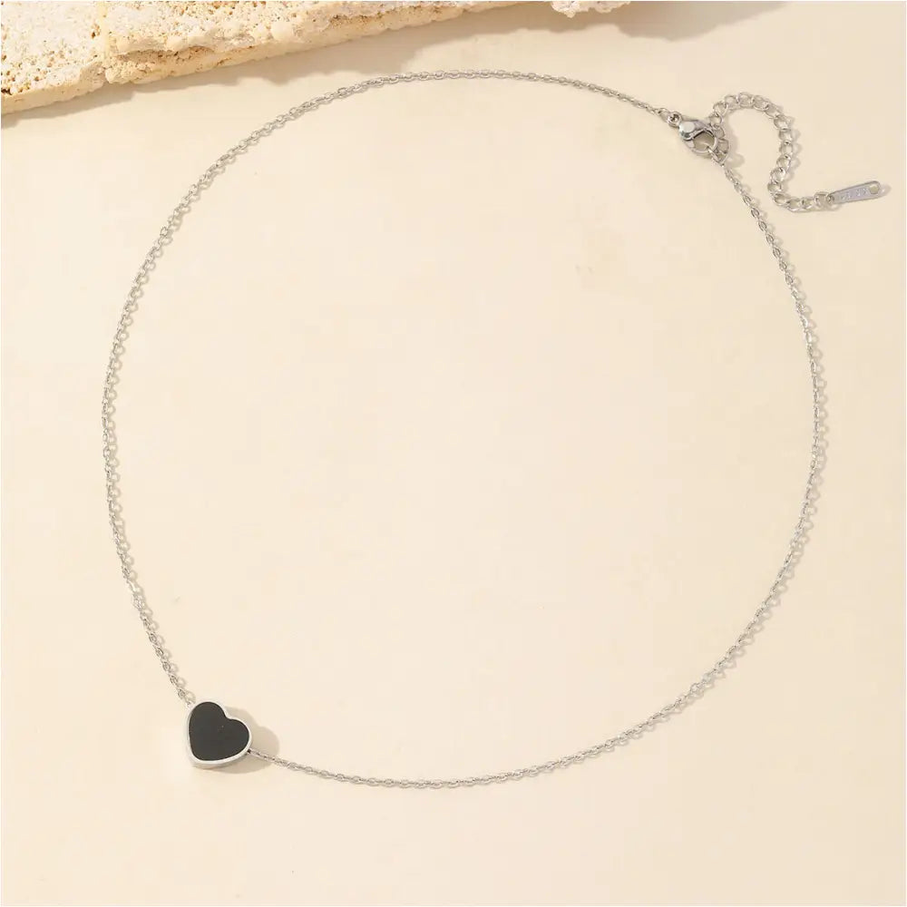 Halskette mit Herz in schwarz Anmarii
