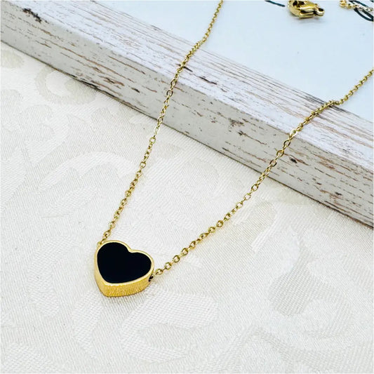 18 k vergoldete Halskette mit Herz in schwarz Anmarii