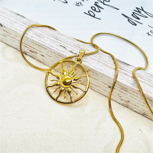 18 k vergoldete Halskette mit Sonnen Anhänger Anmarii