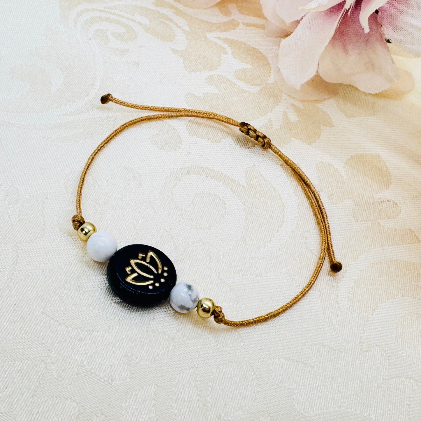 Howlith Edelstein Armband mit Lotusblume