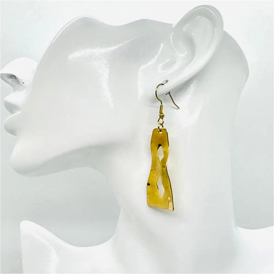 Goldene Ohrringe mit gewellten Edelstahl Anhängern - Hypoallergene Damen Ohrhänger - Geschenk