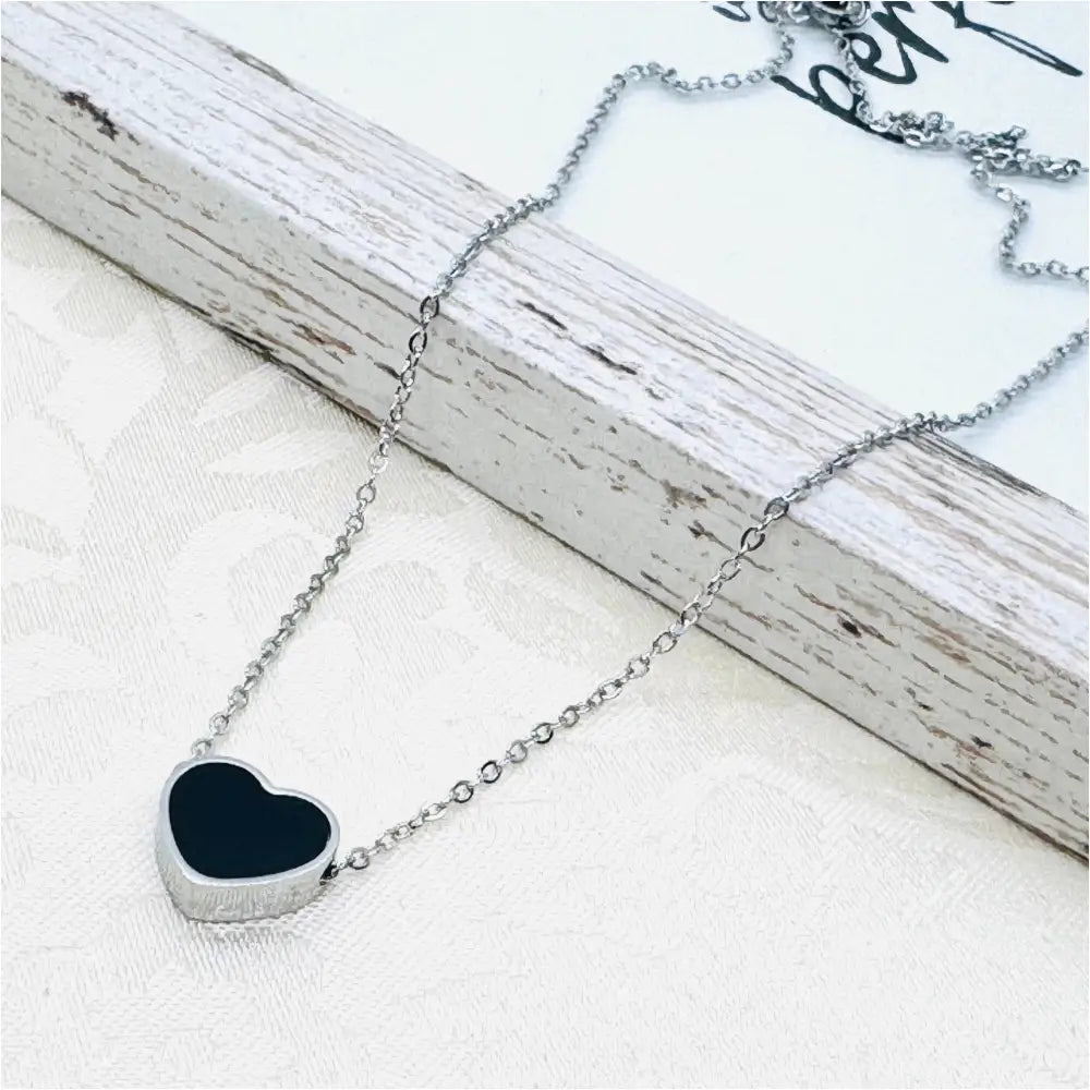 Halskette mit Herz in schwarz Anmarii