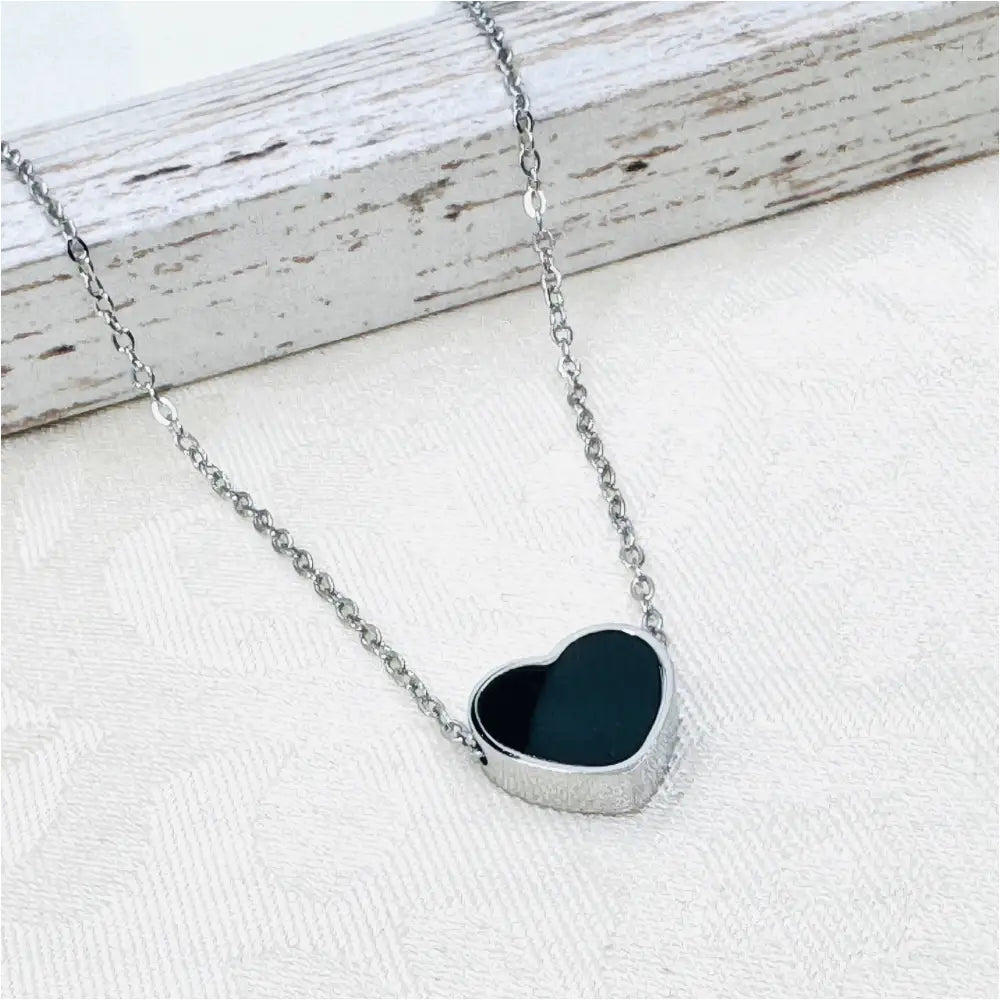Halskette mit Herz in schwarz Anmarii