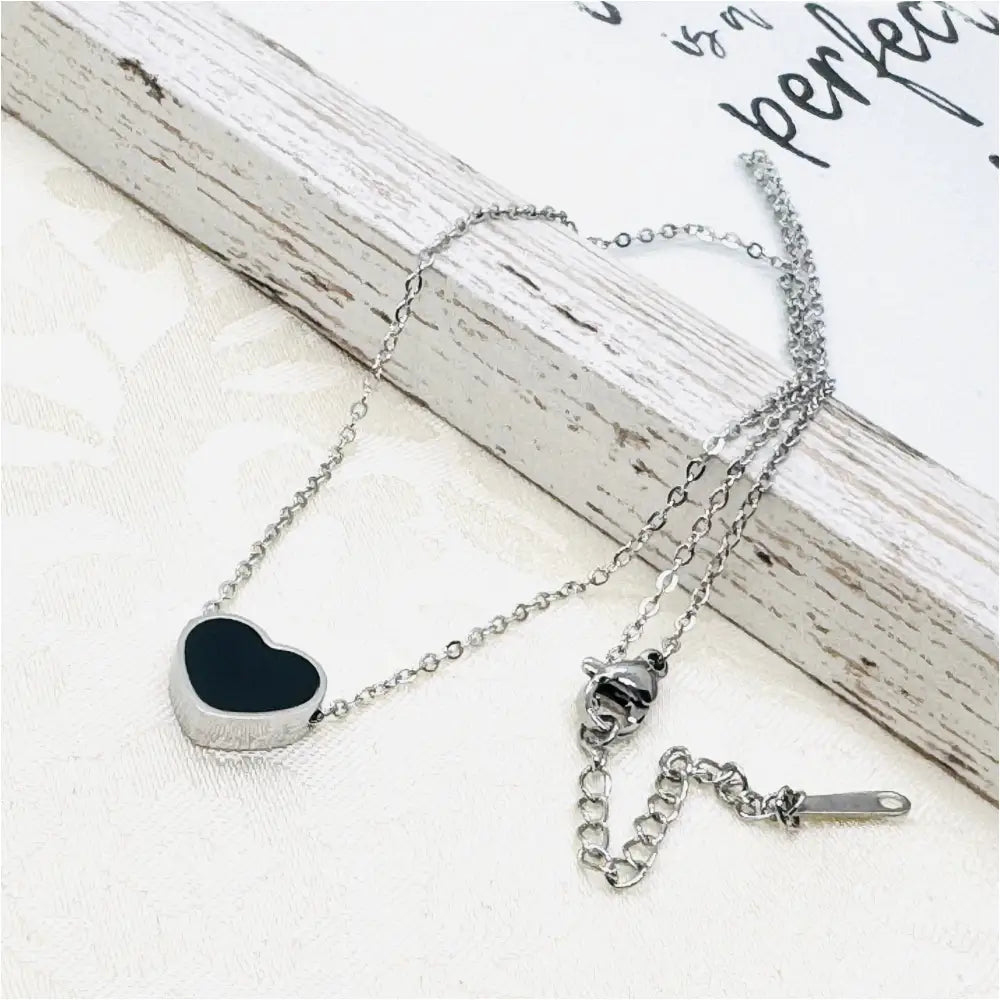 Halskette mit Herz in schwarz Anmarii