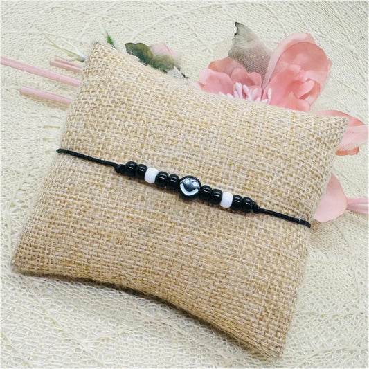 Happy Smiley Makramee Armband schwarz weiss inkl. keep Smiling Kärtchen