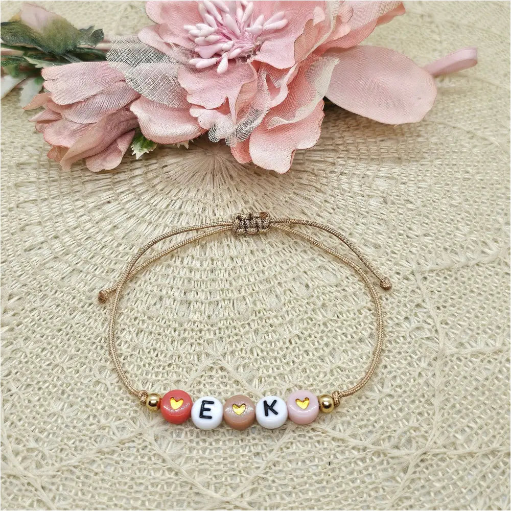 Personalisiertes Makramee Armband Nude II - Buchstaben Armband mit Herzchen