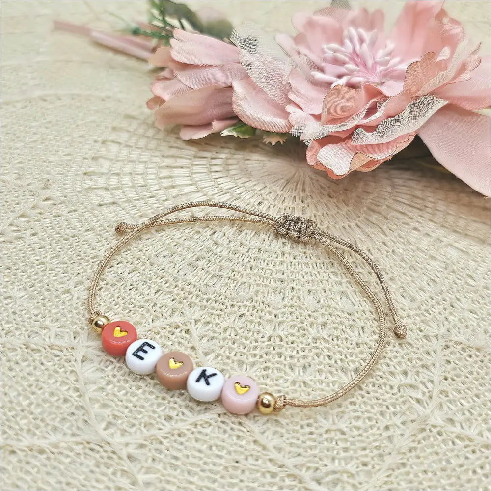 Personalisiertes Makramee Armband Nude II - Buchstaben Armband mit Herzchen
