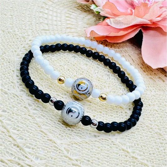 elastisches Partner Armbandset aus Glasperlen verziert mit Glasperle mit Yin Yang Aufdruck